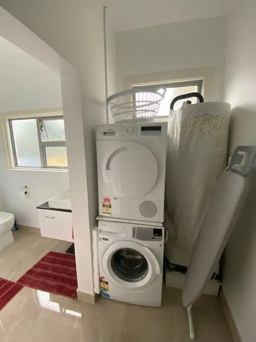 Sunny Apartment In Central Karori Wellington