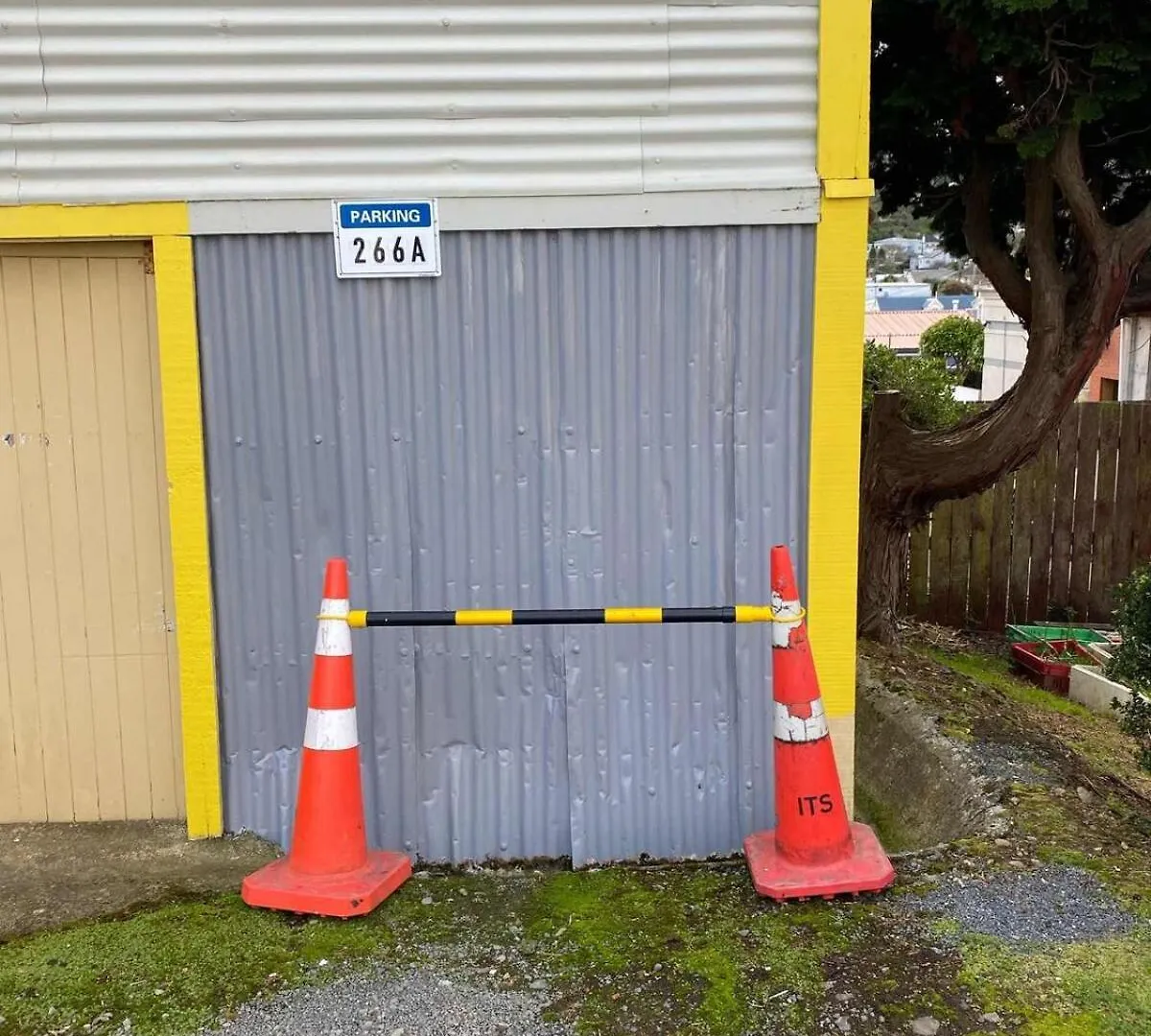 Sunny Apartment In Central Karori Wellington